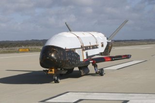 Selon Boeing, l'engin spatial X-37B a déjà passé plus de 10 ans au total dans l'espace (archives). KEYSTONE/EPA/US AIR FORCE HANDOUT